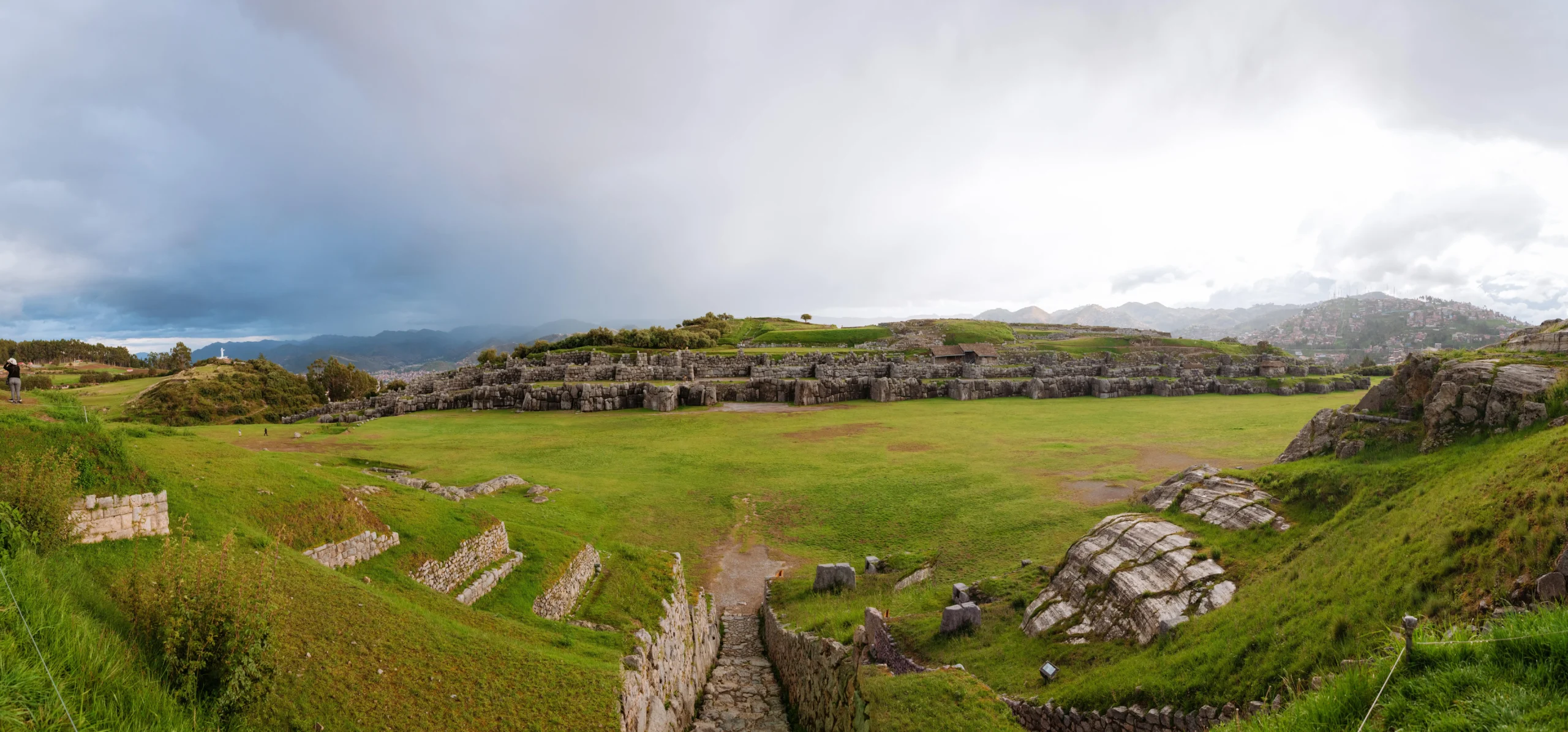 Panoramic view of the Sacsayhuamán stone ruins